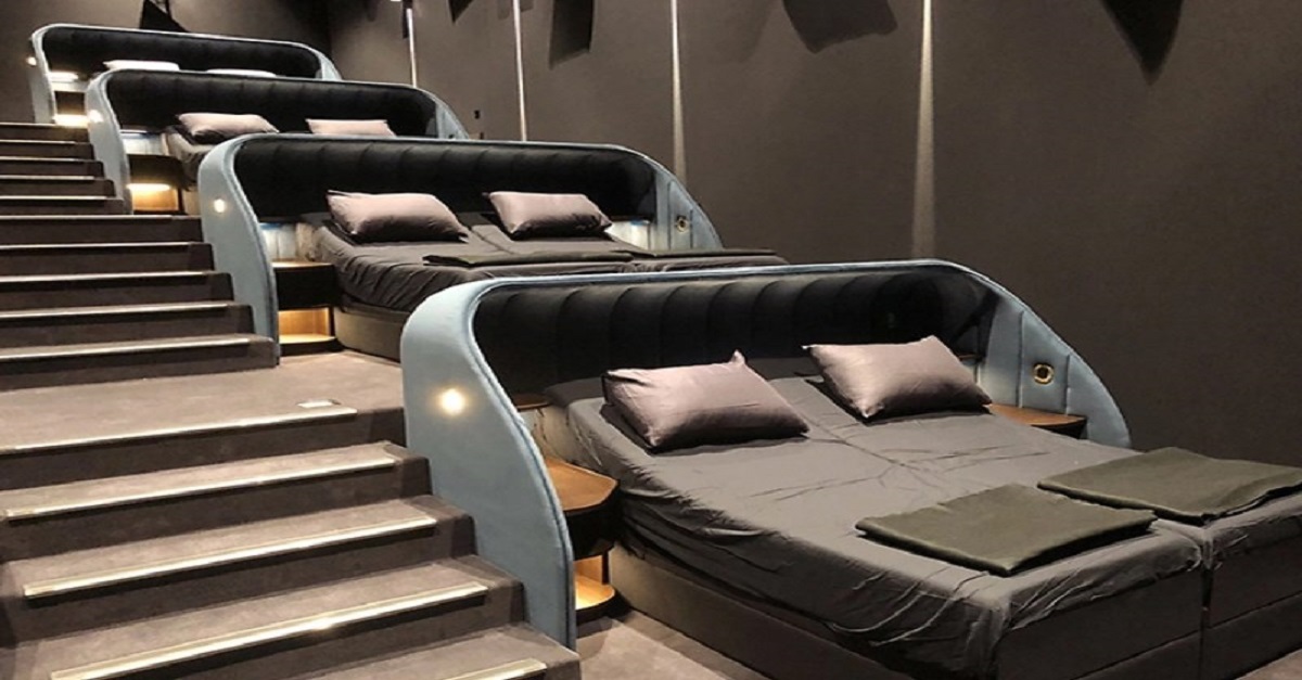 Cinema substitui assentos por cama de casal na Suíça